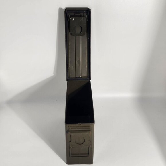 Vintage Green Metal Ammo Storage Box With Handle & Latch Closure - Picture 6 of 10